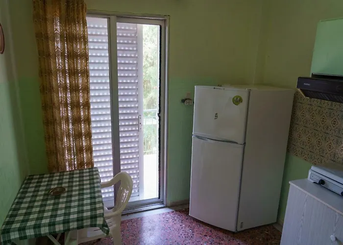 德罗西亚公寓 *